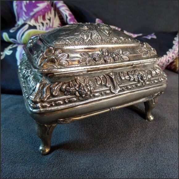 Vintage Silver Jewelry Box Hunting Scene w Baroque Decor - Picture 5 of 8